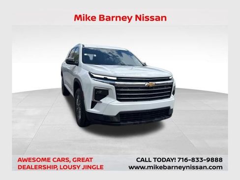 Used 2026 Chevrolet Traverse LT AWD/4WD image 1