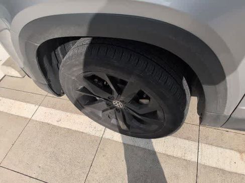 Certified 2022 Volkswagen Taos SE image 12