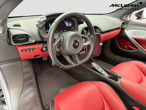 Used 2023 McLaren Artura RWD image 9