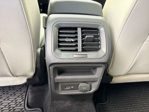 Used 2020 Volkswagen Tiguan SE w/ Panoramic Sunroof Package image 23