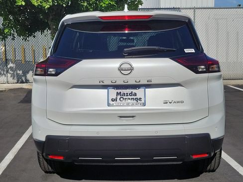 Used 2024 Nissan Rogue SV AWD/4WD image 25