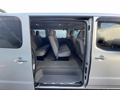 Used 2015 Nissan NV 3500 SV w/ Technology Package image 4