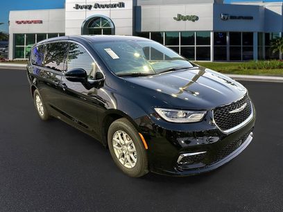 New 2026 Chrysler Pacifica Select