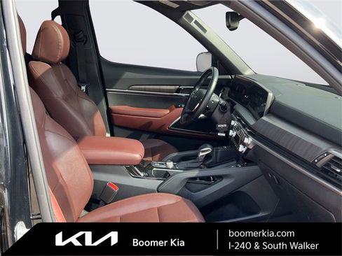 Used 2023 Kia Telluride EX w/ EX Captain's Chair Package image 11