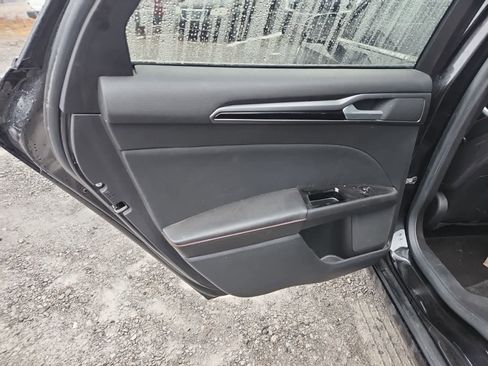 Used 2015 Ford Fusion SE w/ Equipment Group 201A image 27