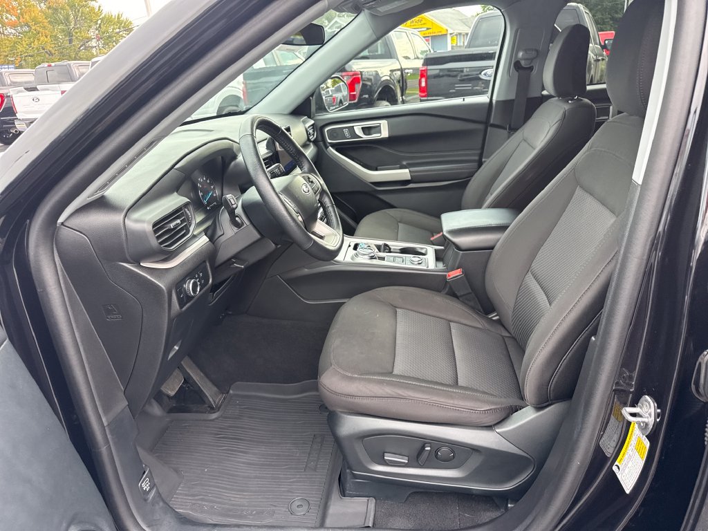 Used 2023 Ford Explorer XLT AWD/4WD image 24