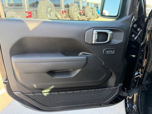 New 2026 Jeep Gladiator Sport AWD/4WD image 12