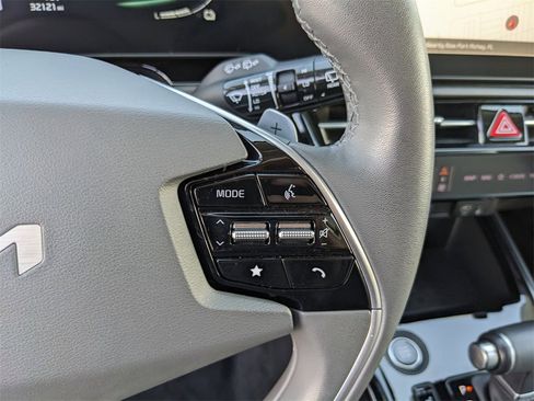 Certified 2023 Kia Niro EX Touring image 32