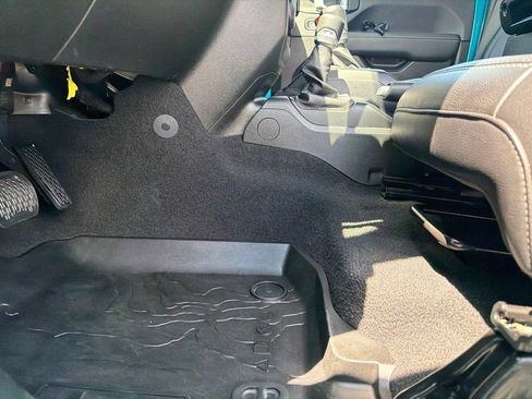 Used 2020 Jeep Wrangler Unlimited Sahara AWD/4WD image 31