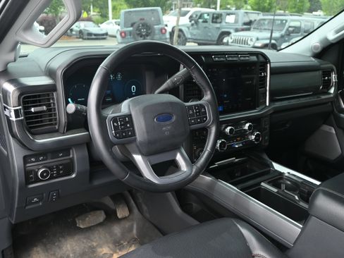 Used 2024 Ford F350 Lariat w/ Lariat Ultimate Package AWD/4WD image 11