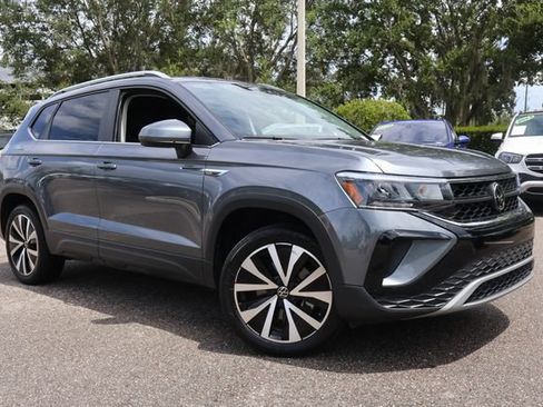Certified 2023 Volkswagen Taos SE FWD image 3