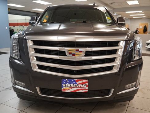 Used 2017 Cadillac Escalade ESV Luxury AWD/4WD image 18
