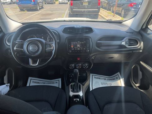 Used 2017 Jeep Renegade Latitude AWD/4WD image 24