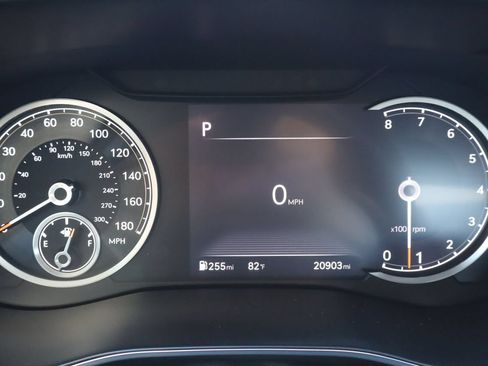 Used 2025 Genesis G70 2.5T RWD image 8