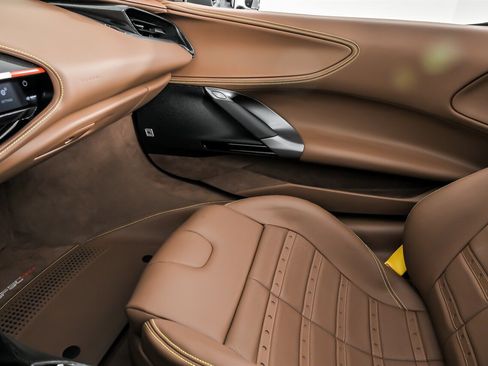 Used 2024 Ferrari SF90 Spider image 45
