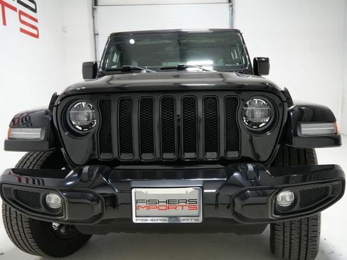 Used 2022 Jeep Wrangler Unlimited Sahara AWD/4WD image 4