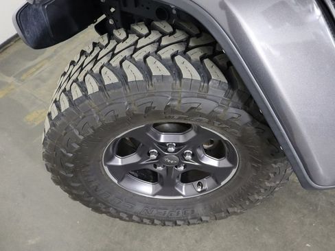 Used 2022 Jeep Gladiator Rubicon w/ LED Lighting Group AWD/4WD image 42