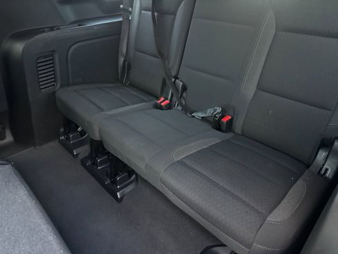 Used 2023 Chevrolet Suburban LS RWD image 18