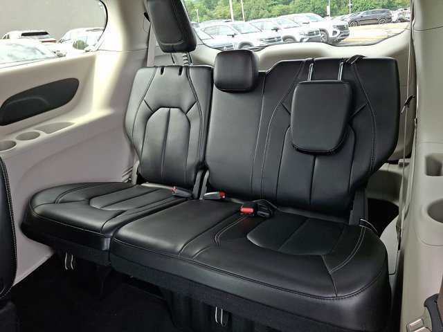 Certified 2023 Chrysler Pacifica Touring-L FWD image 14