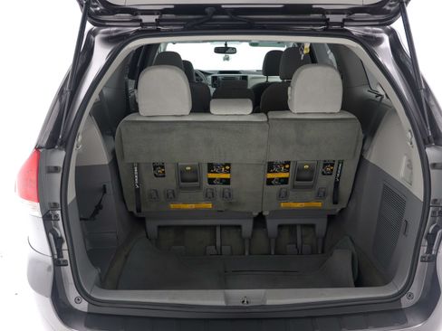 Used 2012 Toyota Sienna LE FWD image 12