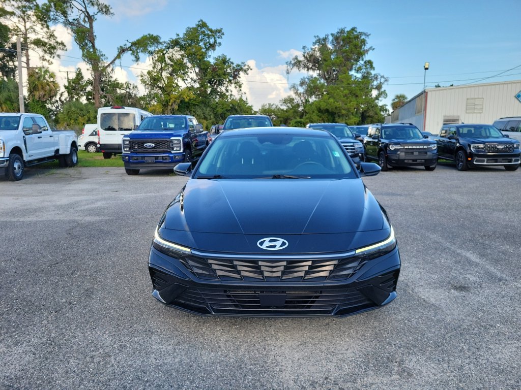 Used 2025 Hyundai Elantra SEL FWD image 6