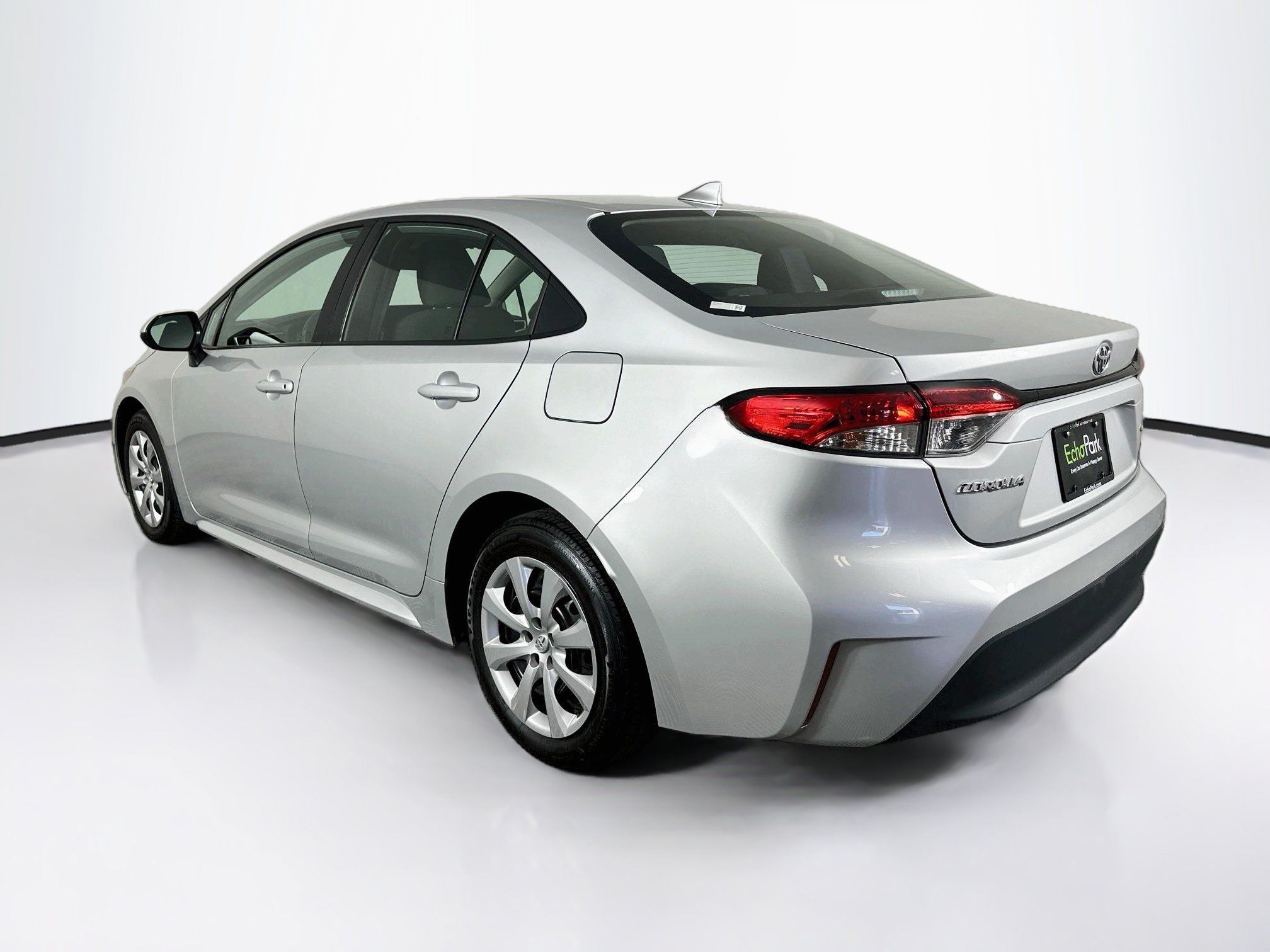Used 2025 Toyota Corolla LE FWD image 5