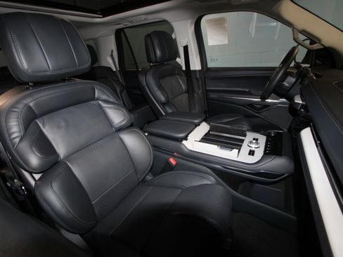 New 2026 Lincoln Navigator Reserve AWD/4WD image 21