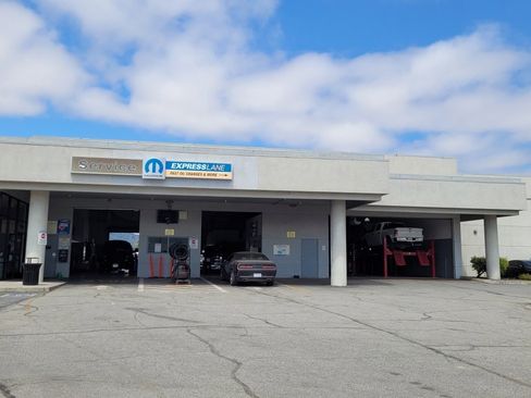 Used 2022 Dodge Charger R/T w/ Blacktop Package image 32