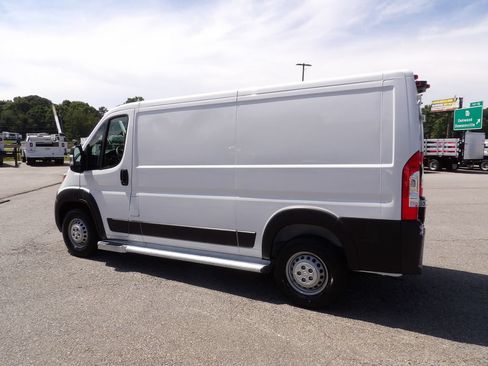 Used 2025 RAM ProMaster 2500 w/ U-Haul Equipment Group FWD image 4