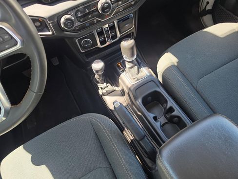 Used 2024 Jeep Wrangler Unlimited Sahara AWD/4WD image 27