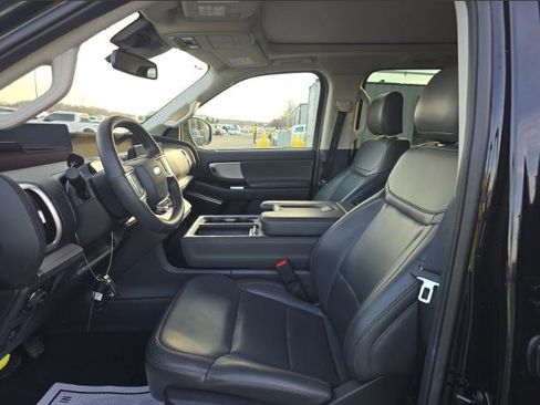 Certified 2025 Ford Expedition Active image 5