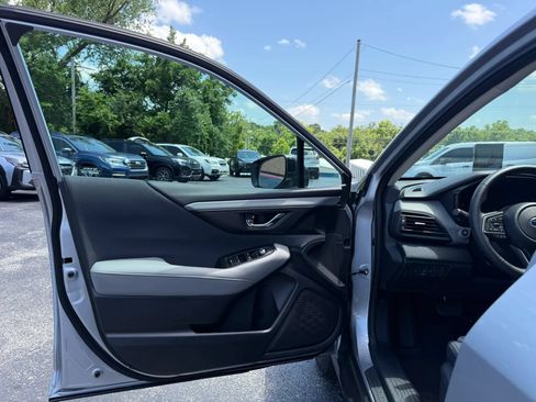 Used 2025 Subaru Outback Premium AWD/4WD image 10