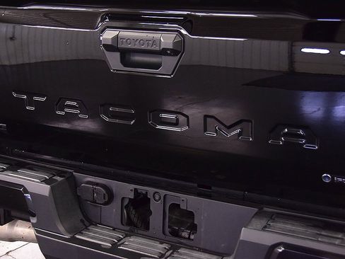 Used 2025 Toyota Tacoma TRD Sport image 14