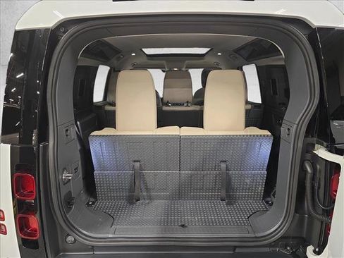 Used 2020 Land Rover Defender 110 HSE image 13