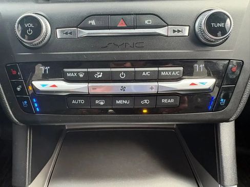 Used 2020 Ford Explorer Limited AWD/4WD image 16