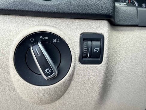 Used 2016 Volkswagen Tiguan S FWD image 41