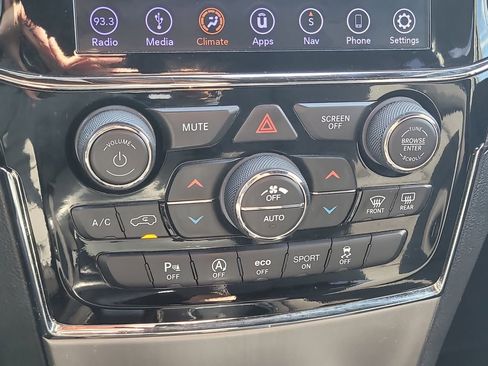 Used 2019 Jeep Grand Cherokee Laredo w/ 18" Wheel & 8.4" Radio Group image 23