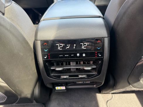 Used 2022 Jeep Grand Cherokee Overland w/ Advanced Protech Group III image 18