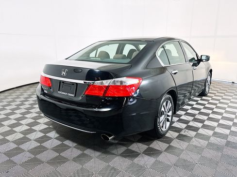 Used 2013 Honda Accord LX image 3
