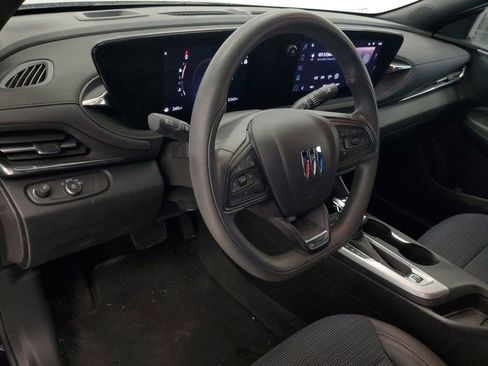 Used 2025 Buick Envista Preferred image 12