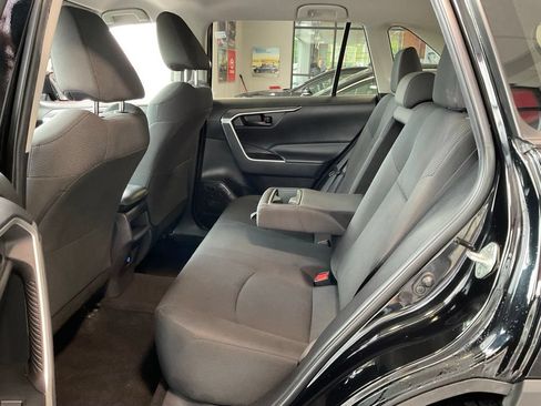 Used 2020 Toyota RAV4 LE FWD image 21