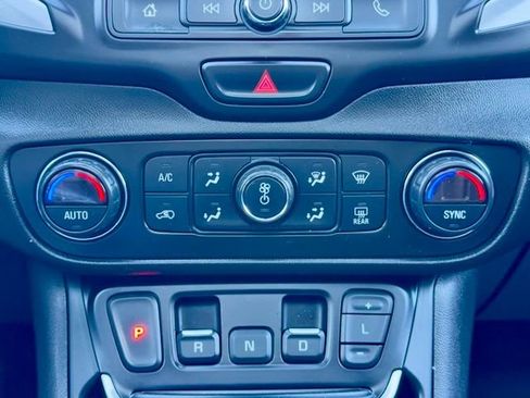Used 2021 GMC Terrain SLE w/ Driver Convenience Package FWD image 21