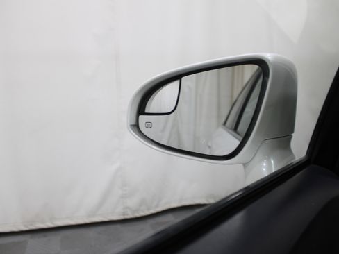 Used 2015 Toyota Venza XLE w/ XLE Premium Package image 12