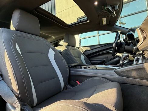 Used 2018 Chevrolet Camaro SS image 17