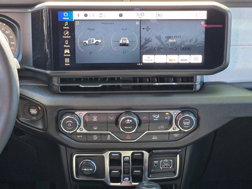 Used 2025 Jeep Gladiator Sport AWD/4WD image 16