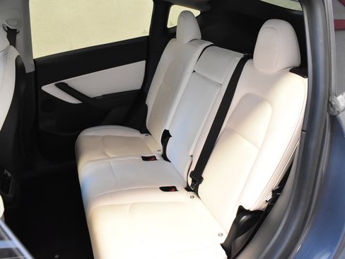 Used 2021 Tesla Model Y Long Range image 25