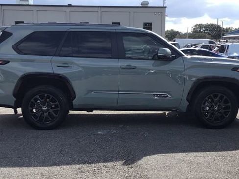 Used 2025 Toyota Sequoia Platinum image 4