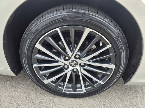 Used 2022 Lexus ES 300h w/ Premium Package image 9