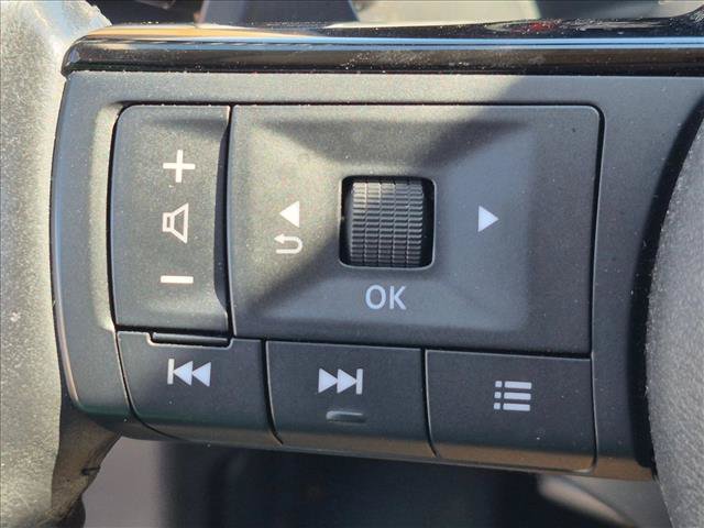 Used 2023 Nissan Rogue Platinum FWD image 13