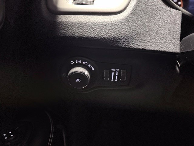 Used 2021 Jeep Compass Latitude FWD image 27